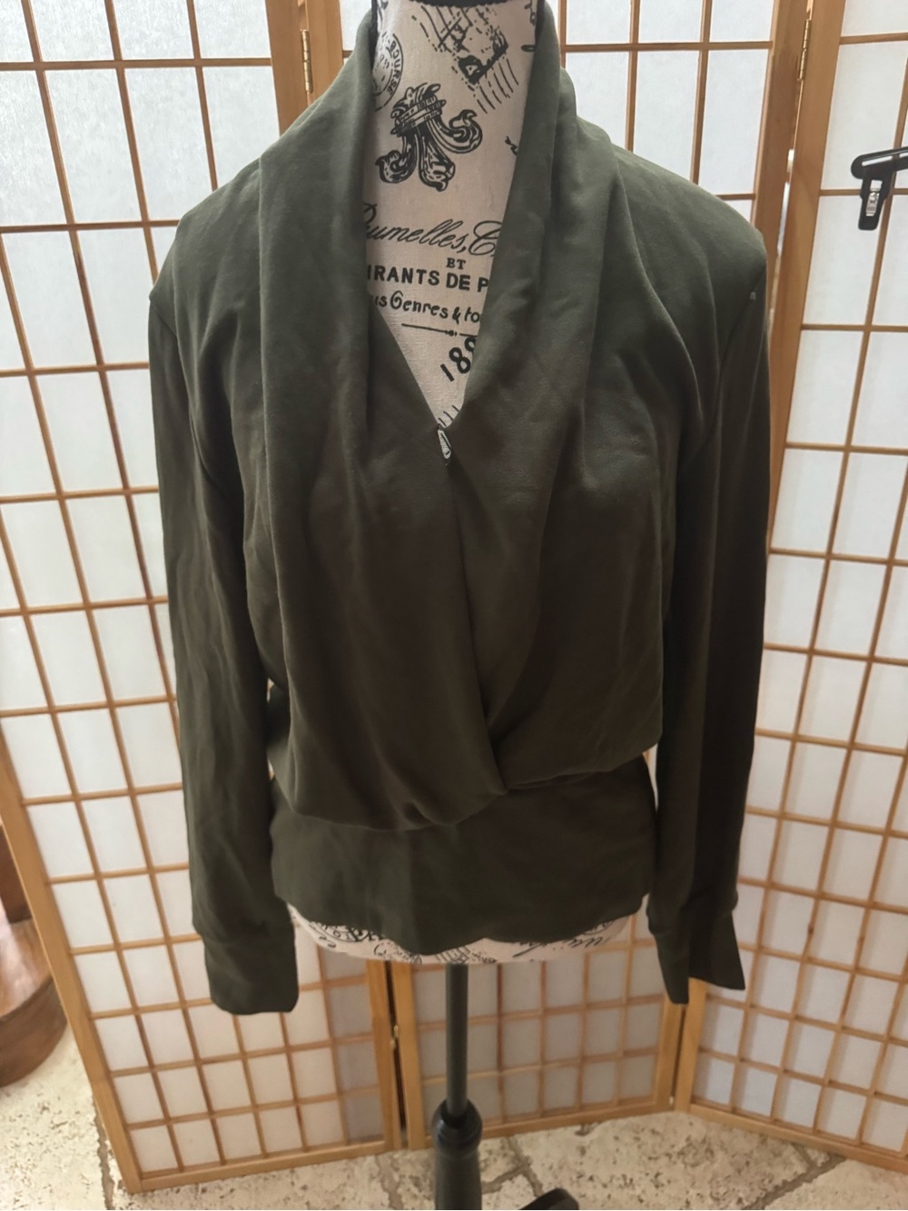 NWT OGL Green Eco-Mousse Surplice Long Sleeve Banded Hem Top Size L - Picture 8 of 8
